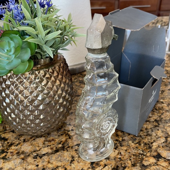 Avon Glass Seahorse vintage perfume bottle - Picture 3 of 9